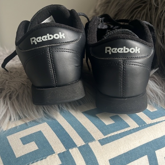 Sneakers - Picture 4 of 5